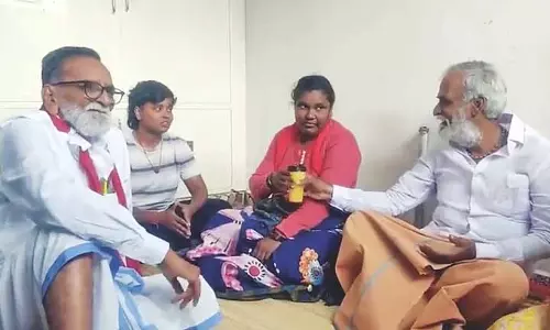 Chennai: 165 दिन से चल रहा सफाई कर्मचारियों का विरोध प्रदर्शन बहाली के वादे के बाद खत्म हुआ Chennai: 165 दिन से चल रहा सफाई कर्मचारियों का विरोध प्रदर्शन बहाली के वादे के बाद खत्म हुआ