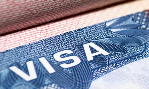 सुरक्षा कारणों से US ने रिकॉर्ड 100,000 वीज़ा रद्द किए सुरक्षा कारणों से US ने रिकॉर्ड 100,000 वीज़ा रद्द किए