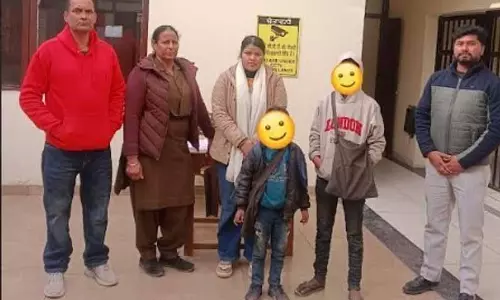 Jalandhar: डिस्ट्रिक्ट टास्क फोर्स ने बाल भीख मांगने के खिलाफ कार्रवाई करते हुए दो बच्चों को बचाया