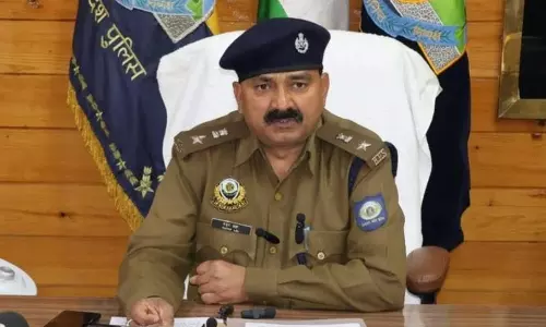 Haryana के टूरिस्ट ने कुल्लू में सड़क किनारे ढाबे में तोड़फोड़ की और उसके मालिक पर हमला किया Haryana के टूरिस्ट ने कुल्लू में सड़क किनारे ढाबे में तोड़फोड़ की और उसके मालिक पर हमला किया