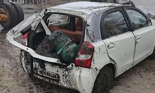 Karnal में घने कोहरे के बीच कार तालाब में गिरी, ड्राइवर की मौत