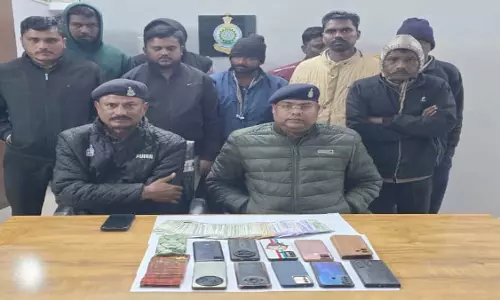 11 जुआरी दबोचे गए, साइबर सेल और पुलिस की बड़ी कार्रवाई 11 जुआरी दबोचे गए, साइबर सेल और पुलिस की बड़ी कार्रवाई