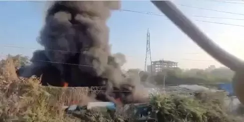 Hyderabad में प्लास्टिक स्क्रैप गोदाम में आग लगी, कोई घायल नहीं
