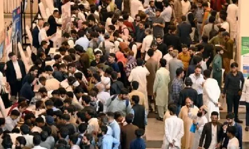 30 परसेंट डीआरए की मांग पर बलूचिस्तान में सरकारी कर्मचारियों का प्रोटेस्ट