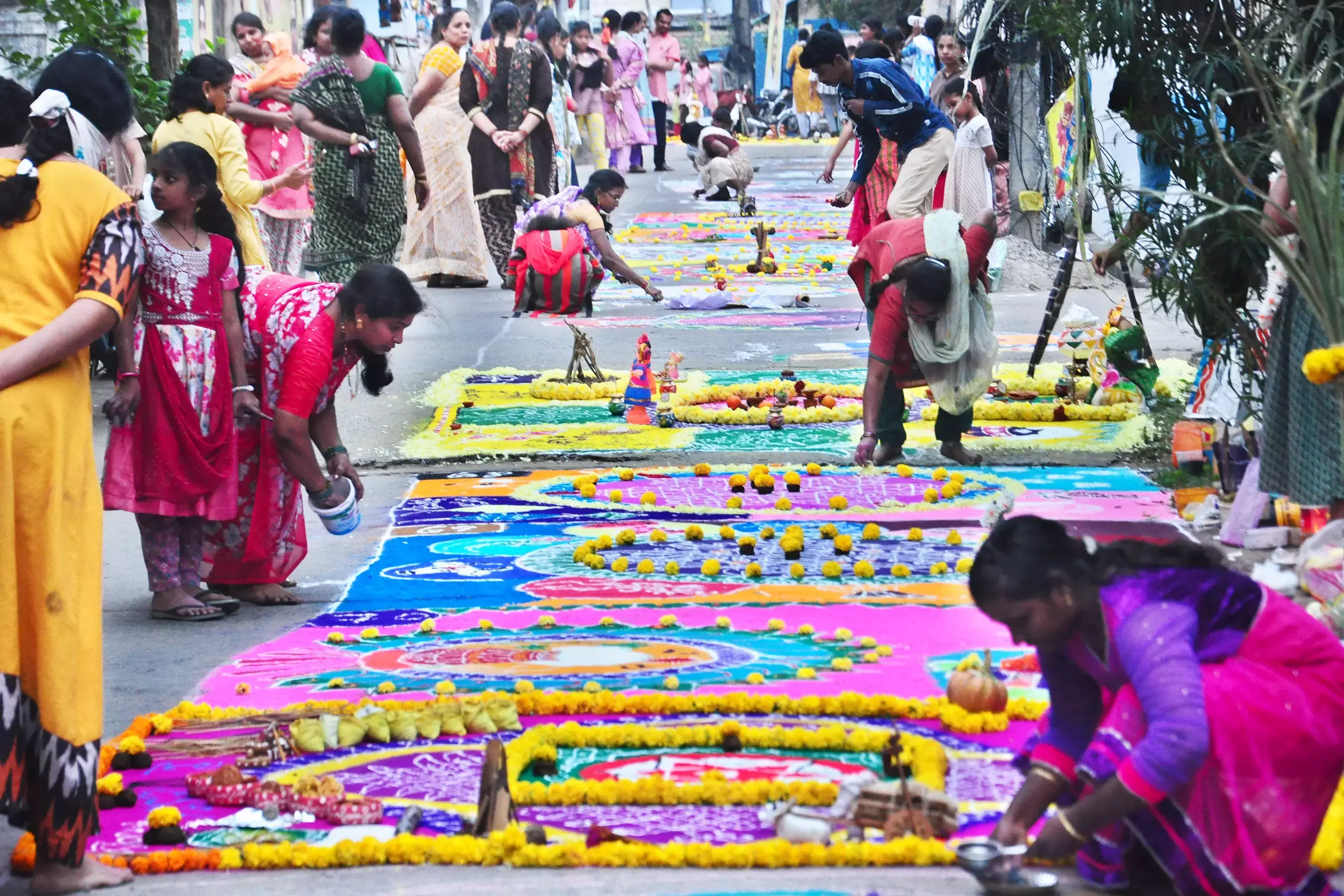 Andhra: कैसे रीति-रिवाज संक्रांति को सबसे बड़ा हिंदू त्योहार बनाते हैं Andhra: कैसे रीति-रिवाज संक्रांति को सबसे बड़ा हिंदू त्योहार बनाते हैं