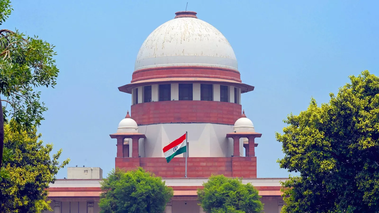New Delhi: SC का ऐतिहासिक फैसला, कॉन्ट्रैक्ट कर्मचारियों के अधिकार सीमित New Delhi: SC का ऐतिहासिक फैसला, कॉन्ट्रैक्ट कर्मचारियों के अधिकार सीमित