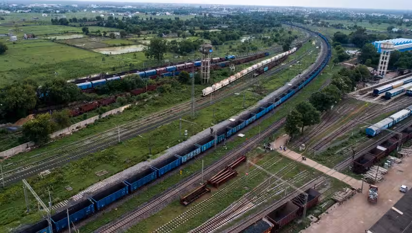 Indore: WCR ने लंबी दूरी की मालगाड़ी के साथ इतिहास लिखा