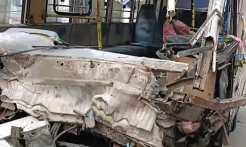 Kolkata में सरकारी बस पलटने से 10 से ज़्यादा लोग घायल