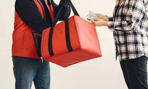 अब 10 मिनट में नहीं मिलेगी डिलीवरी, केंद्र सरकार ने डिलीवरी ब्यॉज की सुरक्षा को देखते हुए बड़ा फैसला लिया अब 10 मिनट में नहीं मिलेगी डिलीवरी, केंद्र सरकार ने डिलीवरी ब्यॉज की सुरक्षा को देखते हुए बड़ा फैसला लिया