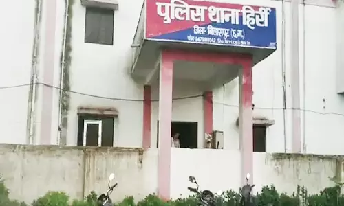 कोर्ट में नौकरी लगाने पूर्व मंत्री का बताया करीबी, और 25 लाख का लगाया चूना कोर्ट में नौकरी लगाने पूर्व मंत्री का बताया करीबी, और 25 लाख का लगाया चूना