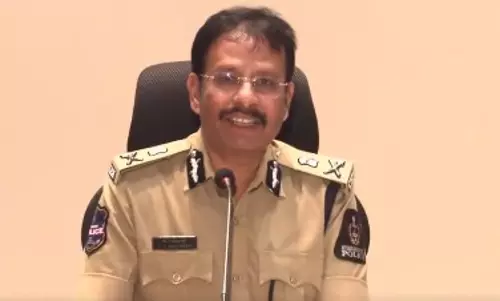 तेलंगाना: CM और IAS अधिकारी पर मानहानि, SIT ने शुरू की जांच तेलंगाना: CM और IAS अधिकारी पर मानहानि, SIT ने शुरू की जांच
