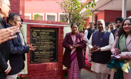 दिल्ली: किरोड़ीमल कॉलेज में नया ऑडिटोरियम खुला, उद्घाटन CM ने किया दिल्ली: किरोड़ीमल कॉलेज में नया ऑडिटोरियम खुला, उद्घाटन CM ने किया