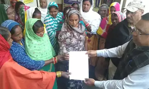 शिक्षक की ढेरी नजर सरकारी जमीन पर, समतल बनाकर किया कब्जा शिक्षक की ढेरी नजर सरकारी जमीन पर, समतल बनाकर किया कब्जा