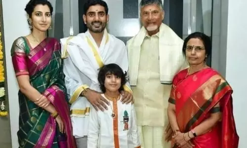 CM चंद्रबाबू नायडू ने पैतृक गांव में संक्रांति समारोह में हिस्सा लिया CM चंद्रबाबू नायडू ने पैतृक गांव में संक्रांति समारोह में हिस्सा लिया