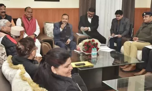 Bareilly: प्रभारी मंत्री जेपीएस राठौर ने अधिकारियों को नाथ कॉरिडोर कार्यों में तेजी लाने को कहा
