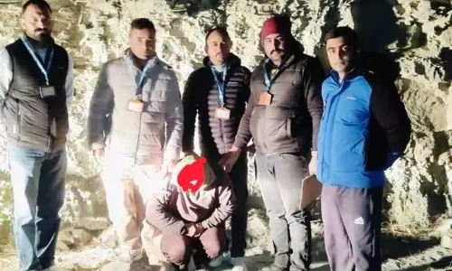 Churah में 1.42 kg चरस ज़ब्त, पैडलर को छुड़ाने के लिए भीड़ ने पुलिस पर हमला किया, फिर से गिरफ़्तार
