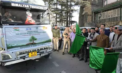 Himachal CM ने चिलगोजा के पौधे भूटान ले जाने वाले वाहन को हरी झंडी दिखाई Himachal CM ने चिलगोजा के पौधे भूटान ले जाने वाले वाहन को हरी झंडी दिखाई