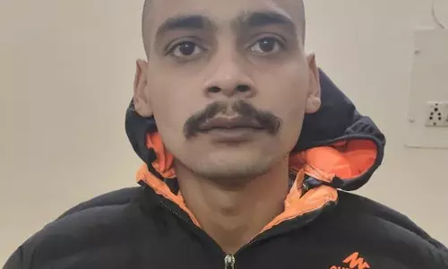 स्टेशनपारा में फिर दहशत फैला रहा था जिला बदर बदमाश, गिरफ्तार स्टेशनपारा में फिर दहशत फैला रहा था जिला बदर बदमाश, गिरफ्तार