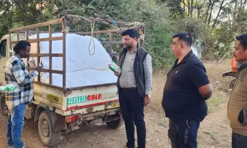 छोटा हाथी से लाखों का गुटखा जब्त, कागजात नहीं होने पर बरामदगी की कार्रवाई