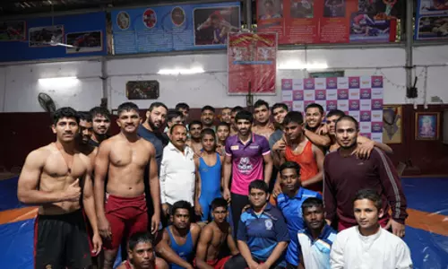 ओलंपिक मेडलिस्ट अमन सहरावत PWL डेब्यू से पहले मुंबई के युवाओं से जुड़े