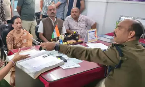 बीजेपी में बड़ा पद मिलने के बाद दादागिरी करने लगा किराएदार नेता, व्यापारी के साथ मारपीट का आरोप बीजेपी में बड़ा पद मिलने के बाद दादागिरी करने लगा किराएदार नेता, व्यापारी के साथ मारपीट का आरोप