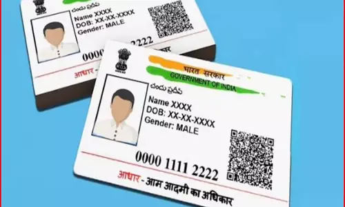 दो आधार कार्ड में तस्वीरें एक, पहचान छिपाने के आरोप में युवक गिरफ्तार, ऐसे शक हुआ दो आधार कार्ड में तस्वीरें एक, पहचान छिपाने के आरोप में युवक गिरफ्तार, ऐसे शक हुआ