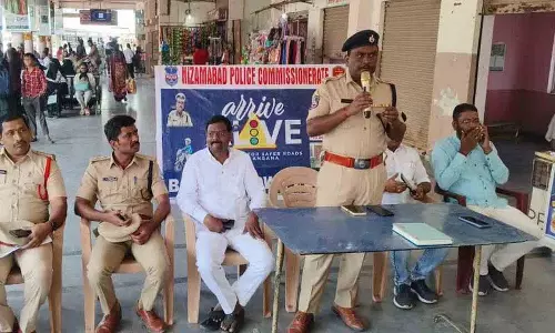 नियमों का पालन न करने से दुर्घटनाएं होती हैं: बोधन ACP Srinivas नियमों का पालन न करने से दुर्घटनाएं होती हैं: बोधन ACP Srinivas