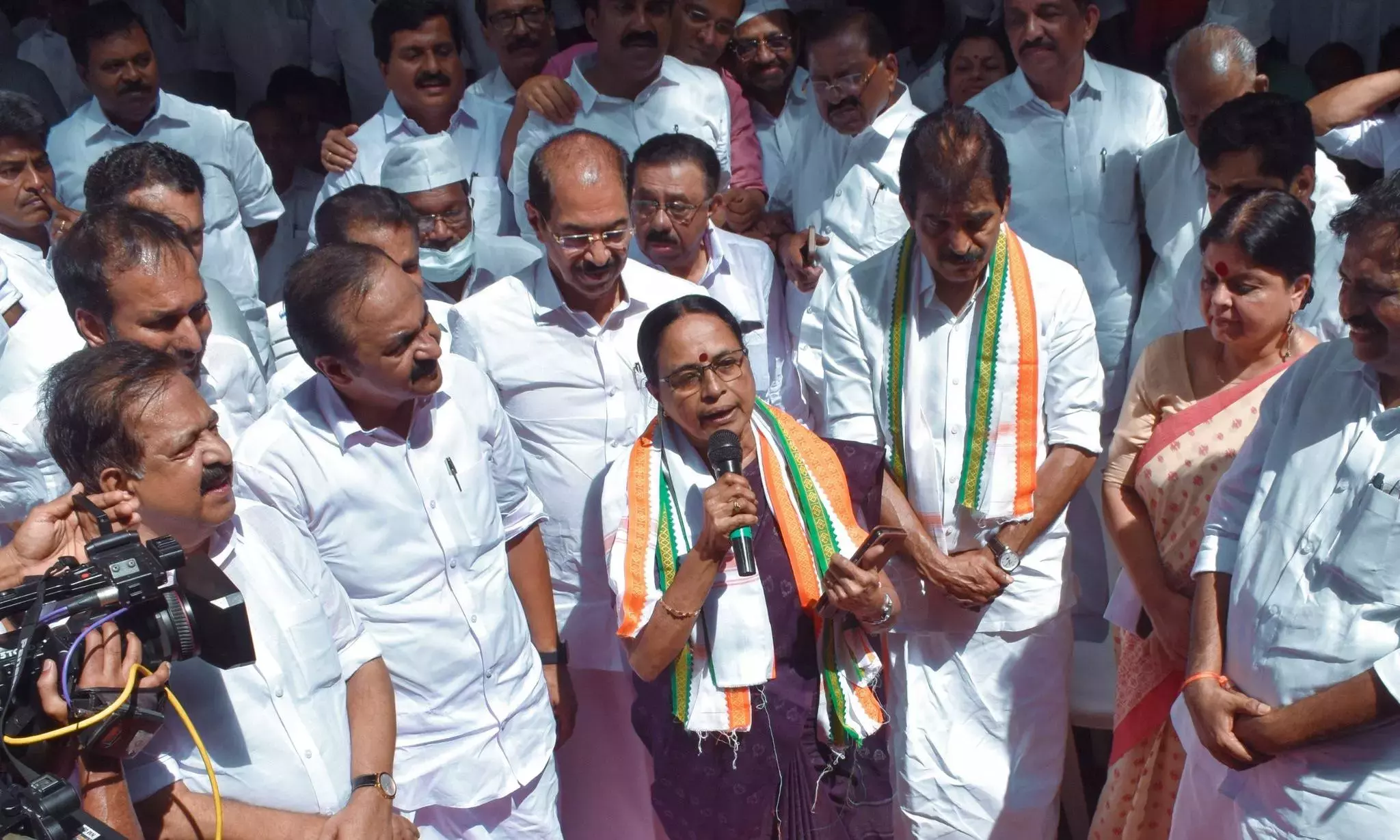 केरल में CPI(M) की पूर्व MLA आयशा पोट्टी कांग्रेस में शामिल हुईं