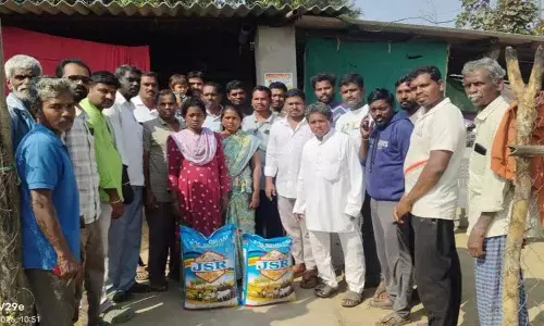 BRS के तत्वावधान में कई परिवारों को चावल वितरित किया गया BRS के तत्वावधान में कई परिवारों को चावल वितरित किया गया