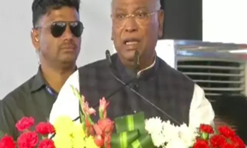 Congress नेता मल्लिकार्जुन खर्गे ने लोहड़ी की हार्दिक शुभकामनाएं दीं Congress नेता मल्लिकार्जुन खर्गे ने लोहड़ी की हार्दिक शुभकामनाएं दीं
