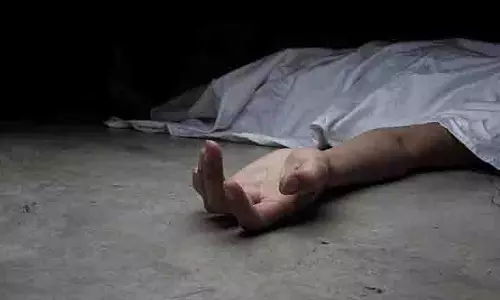 बाइक सवारों ने झांसी-Datia बाईपास पर युवक की दिनदहाड़े की हत्या बाइक सवारों ने झांसी-Datia बाईपास पर युवक की दिनदहाड़े की हत्या