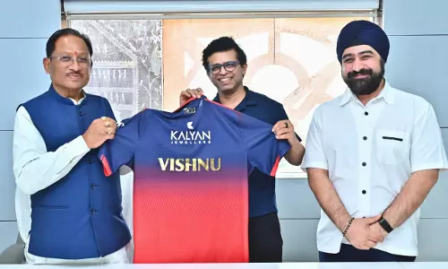 CM साय से मिले RCB के वाइस प्रेसिडेंट राजेश मेनन