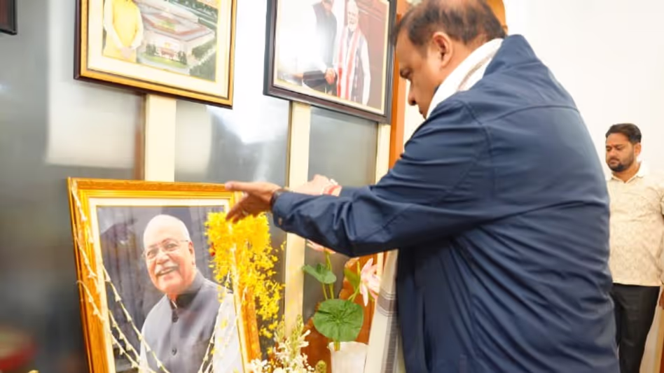 असम के CM हिमंत बिस्वा सरमा ने सिलचर में BJP के वरिष्ठ नेता कविंद्र पुरकायस्थ को श्रद्धांजलि दी