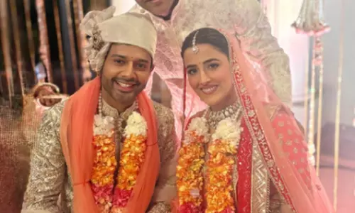 Ankit बत्रा ने नूपुर सैनन, स्टेबिन बिन की अनोखी म्यूजिकल फेरा को आवाज दी Ankit बत्रा ने नूपुर सैनन, स्टेबिन बिन की अनोखी म्यूजिकल फेरा को आवाज दी