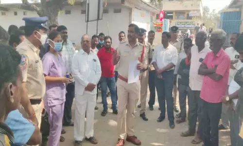 ड्राइवरों के पास लाइसेंस होना ज़रूरी है: CI Venkateshwarlu ड्राइवरों के पास लाइसेंस होना ज़रूरी है: CI Venkateshwarlu