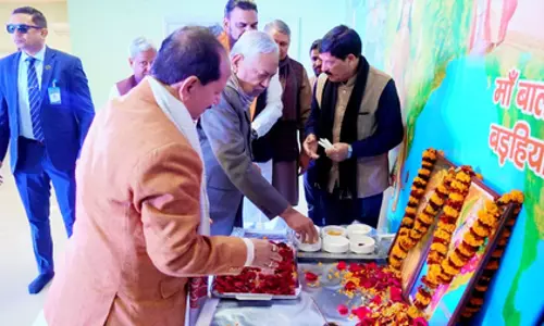 नीतीश और तेज प्रताप का Bihar में विजय सिन्हा के भोज में शिरकत