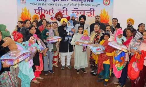 Amritsar प्रशासन ने 101 नवजात बच्चियों के साथ ‘धीयां दी लोहड़ी’ मनाई