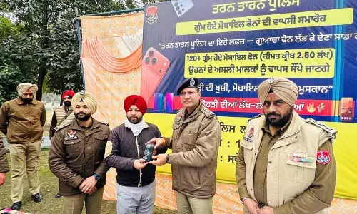 Police ने चोरी हुए मोबाइल उनके मालिकों को लोहड़ी के तोहफे के तौर पर लौटाए