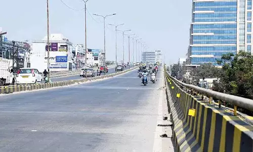 Hyderabad की सड़कें हल्की हो गईं, लोग अपने शहरों की ओर जा रहे हैं