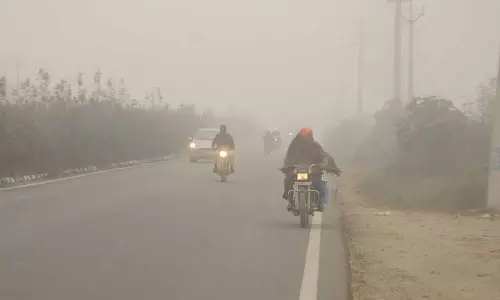 Amritsar में कड़ाके की ठंड और घने कोहरे ने लोगों की परेशानियां बढ़ाईं