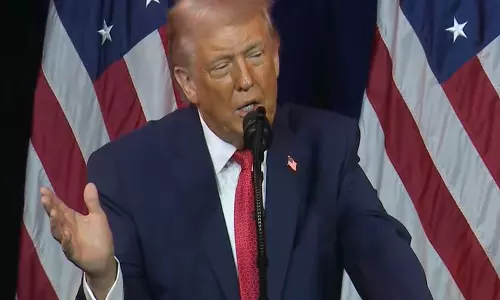 Trump ने ईरान के साथ व्यापार करने वाले देशों पर 25% टैरिफ लगाने की घोषणा की