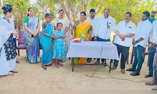 Sankranti Celebration: कोठापेट सरपंच ने विजेताओं को पुरस्कार दिए Sankranti Celebration: कोठापेट सरपंच ने विजेताओं को पुरस्कार दिए