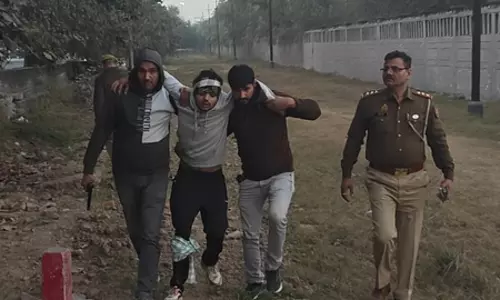 Murder Case: एकतरफा प्यार में युवती की हत्या, मुठभेड़ में आरोपी गिरफ्तार Murder Case: एकतरफा प्यार में युवती की हत्या, मुठभेड़ में आरोपी गिरफ्तार