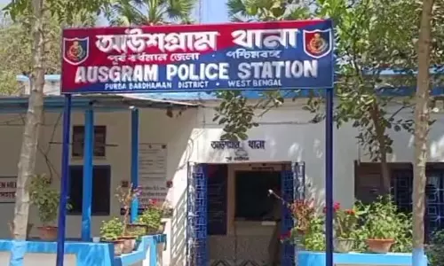 सोना, पैसे और कंबल चुराने के आरोप में Trinamool नेता गिरफ्तार, आरोपों से इनकार सोना, पैसे और कंबल चुराने के आरोप में Trinamool नेता गिरफ्तार, आरोपों से इनकार