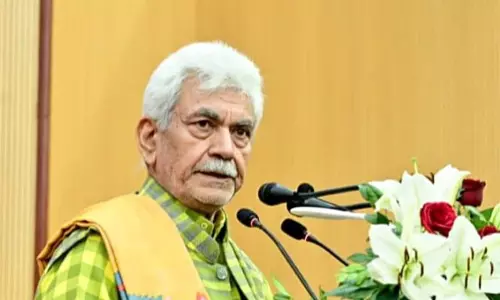 उपराज्यपाल Manoj Sinha ने आतंकी संबंधों के आरोप में 5 सरकारी कर्मचारियों की सेवा समाप्त की