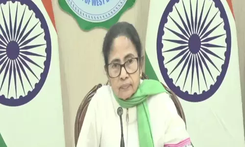 ममता बनर्जी ने ECI पर AI नाम हटाने का आरोप लगाया