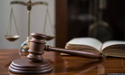 अदालत ने नाबालिग दुष्कर्म मामले में आरोपी को दोषी ठहराया अदालत ने नाबालिग दुष्कर्म मामले में आरोपी को दोषी ठहराया