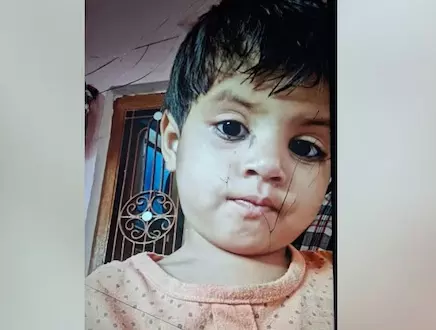 कपड़ा गंदा करने पर बच्ची की हत्या, बेरहम मां-बाप ने मार डाला कपड़ा गंदा करने पर बच्ची की हत्या, बेरहम मां-बाप ने मार डाला