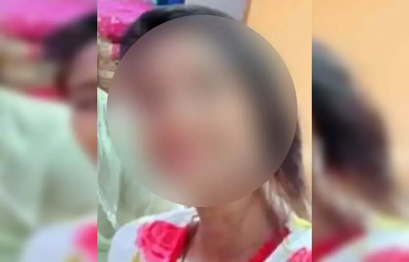 खड़ी कार के नीचे मिला लड़की का शव, सुबह टहलने निकले लोगों के उड़े होश खड़ी कार के नीचे मिला लड़की का शव, सुबह टहलने निकले लोगों के उड़े होश