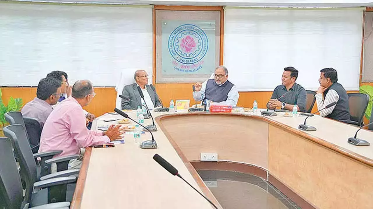 BHEL कॉर्पोरेट R&D प्रतिनिधिमंडल ने JNTUH के साथ रिसर्च सहयोग की संभावनाओं का पता लगाया BHEL कॉर्पोरेट R&D प्रतिनिधिमंडल ने JNTUH के साथ रिसर्च सहयोग की संभावनाओं का पता लगाया